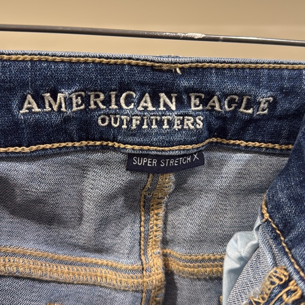 American Eagle Hi Rise Distressed Jagging - Picture 3 of 4